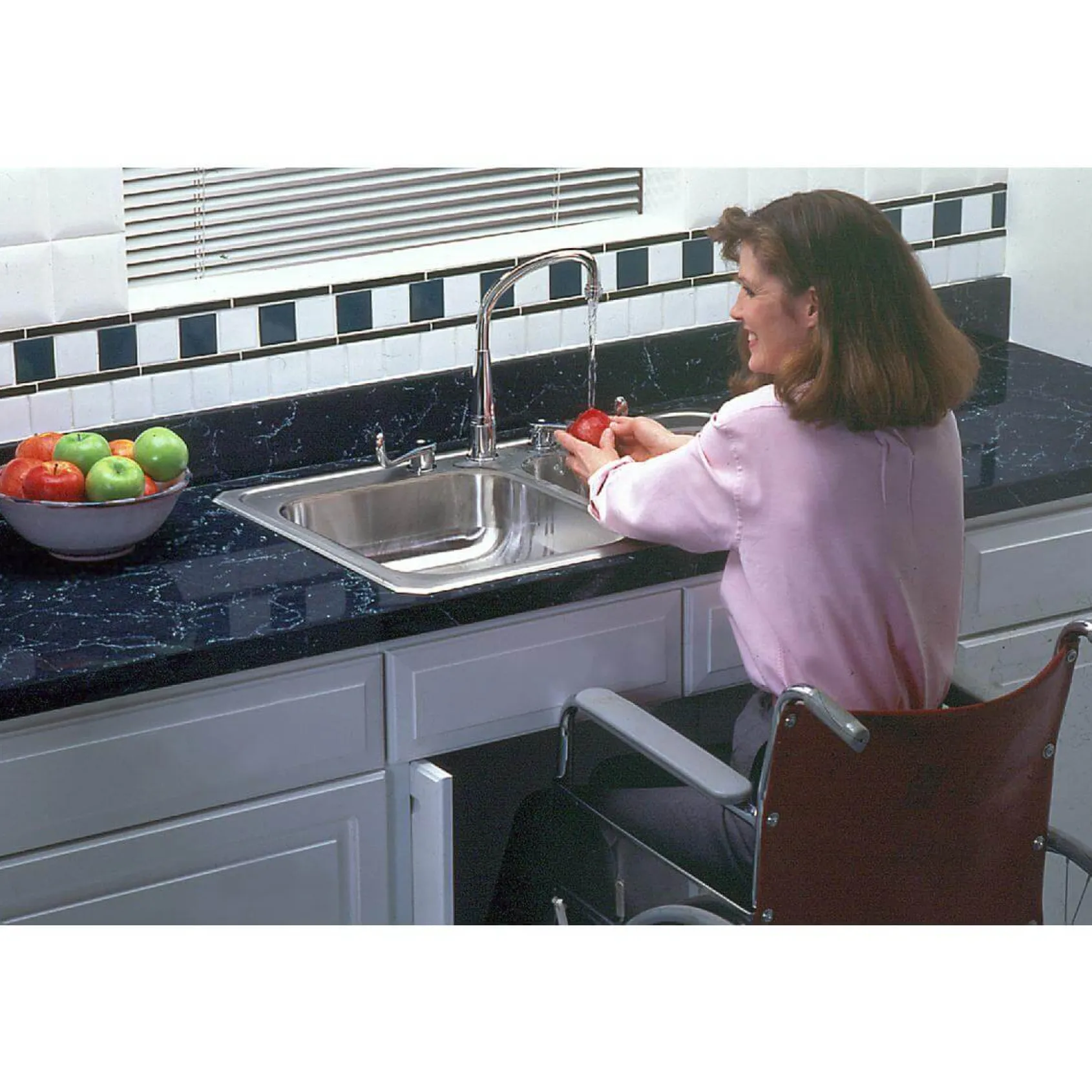 Elkay Celebrity 33" Drop In/Topmount Stainless Steel ADA Kitchen Sink, 50/50 Double Bowl, Brushed Satin, 1 Faucet Hole, GECR33211