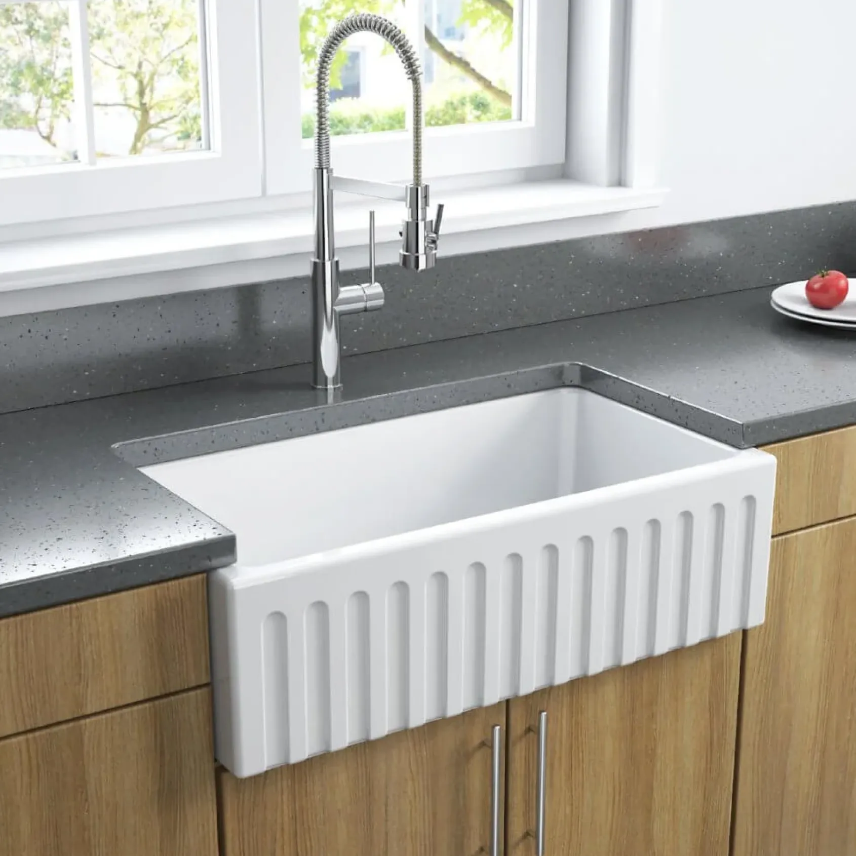 Latoscana 33" Fireclay Single Bowl White Farmhouse Apron Sink, Reversible, LFS3318W