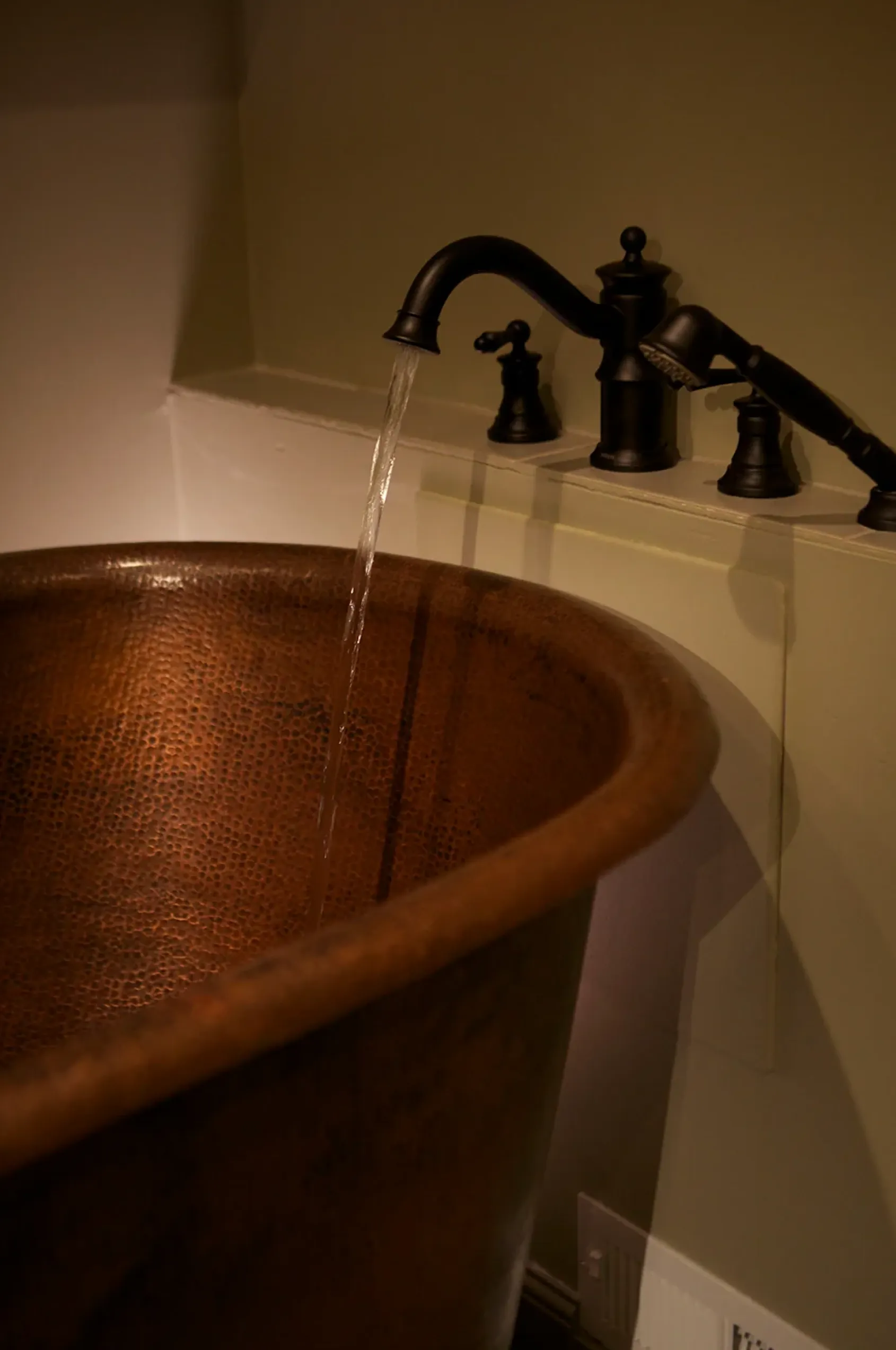 Premier Copper Products 72" Hammered Copper Modern Style Bathtub, BTM72DB