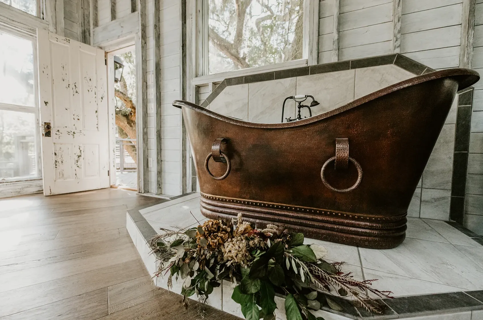 Premier Copper Products 67" Hammered Copper Double Slipper Bathtub With Rings, BTDR67DB