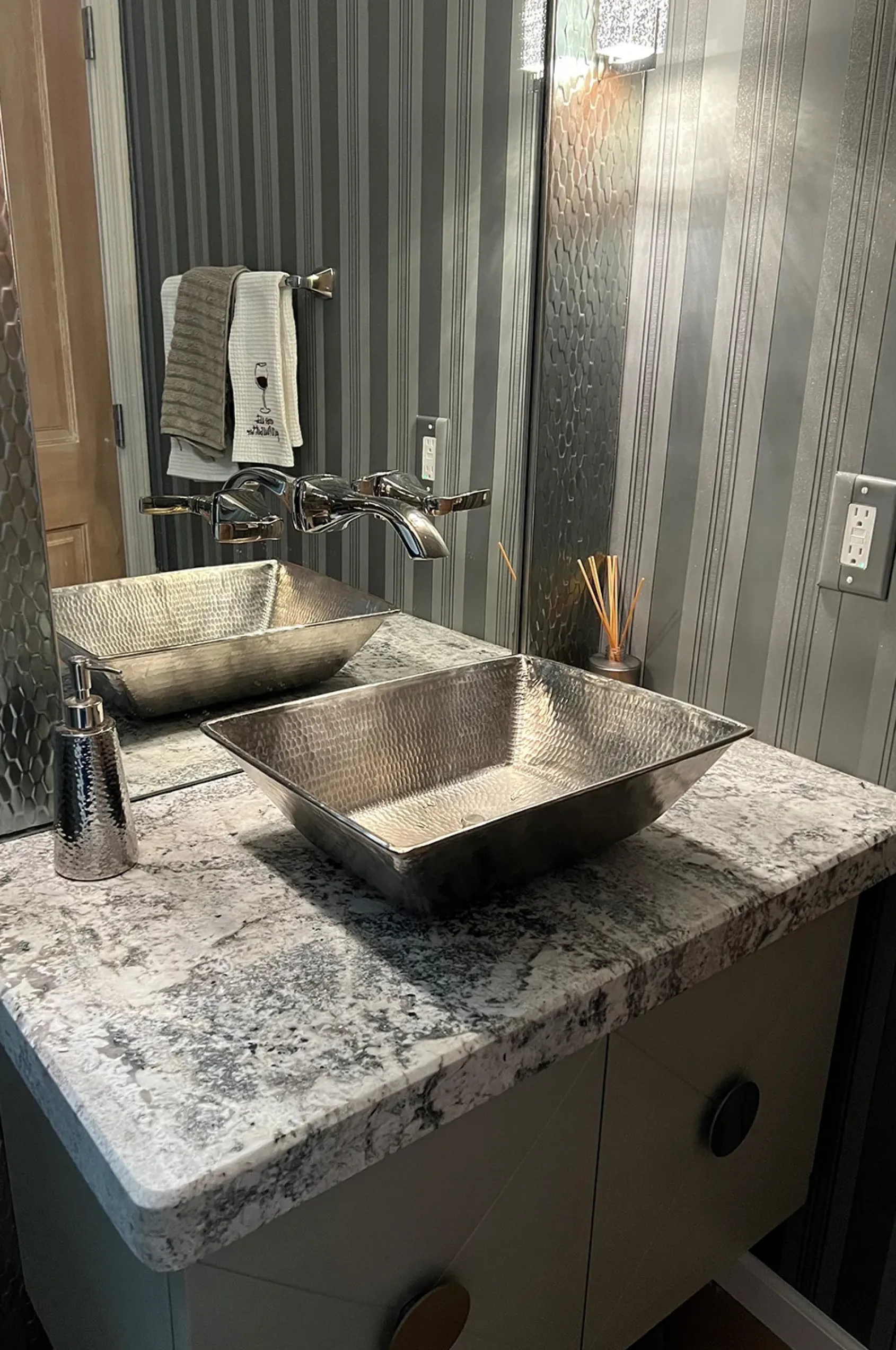 Premier Copper Products 17.25" x 13.25" Rectangle Vessel - Above Counter Copper and Nickel Bathroom Sink, 17 Gauge, VREC17WEN