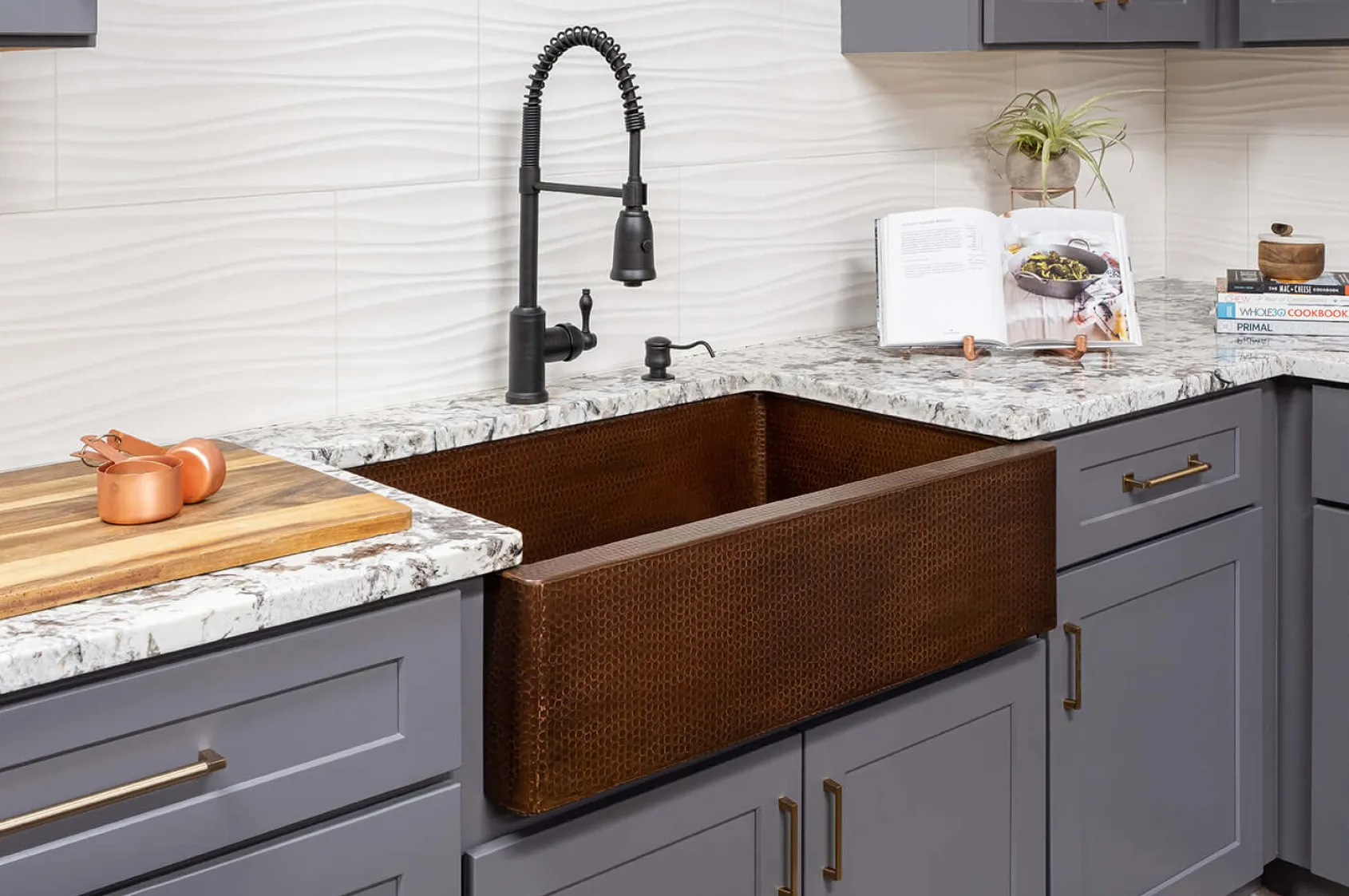 Premier Copper Products 33" Antique Hammered Copper Kitchen Apron Single Basin Farmhouse Sink with Matching Drain, and Accessories, Antique Copper, KSP3_KASB33229