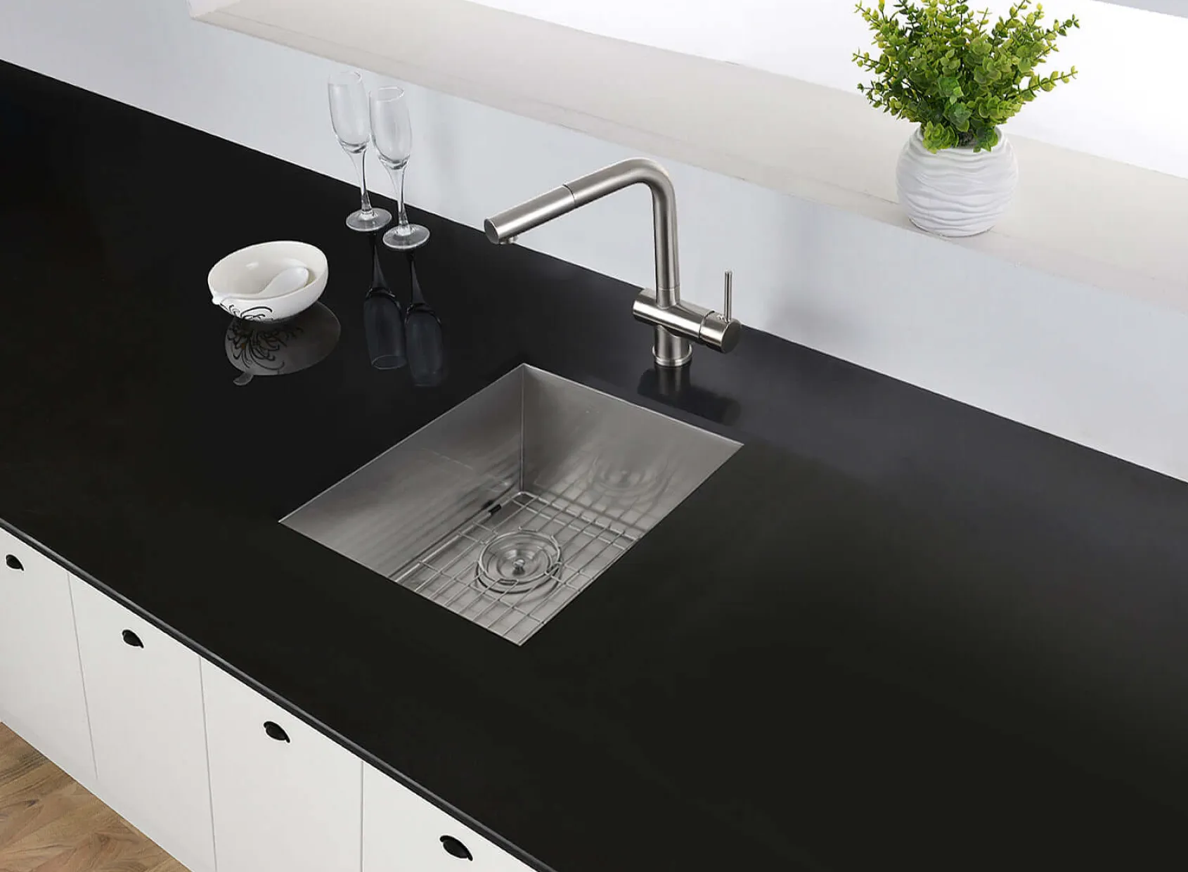 Ruvati Nesta 15" Undermount Square Stainless Steel Bar/Prep Sink, 16 Gauge, Zero Radius, RVH7115